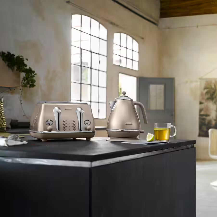 Delonghi Icona Metallics Electric Kettle - Beige Gold