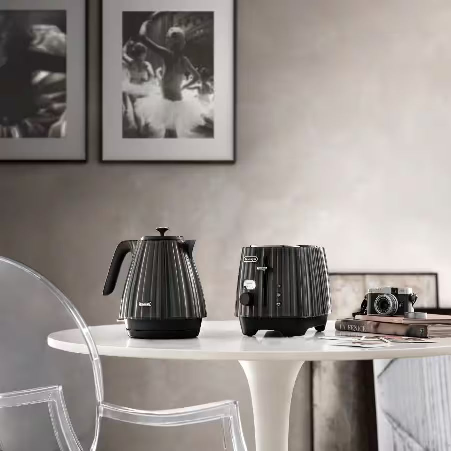 Delonghi Ballerina Electric Kettle - Furnace Black