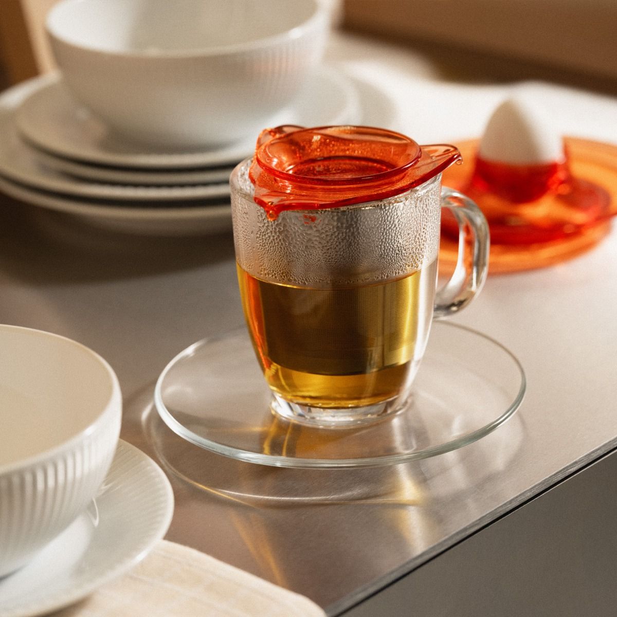 Bodum YO-YO Glass Mug with Tea Strainer 0.35 l, 12 oz - Bright Coral