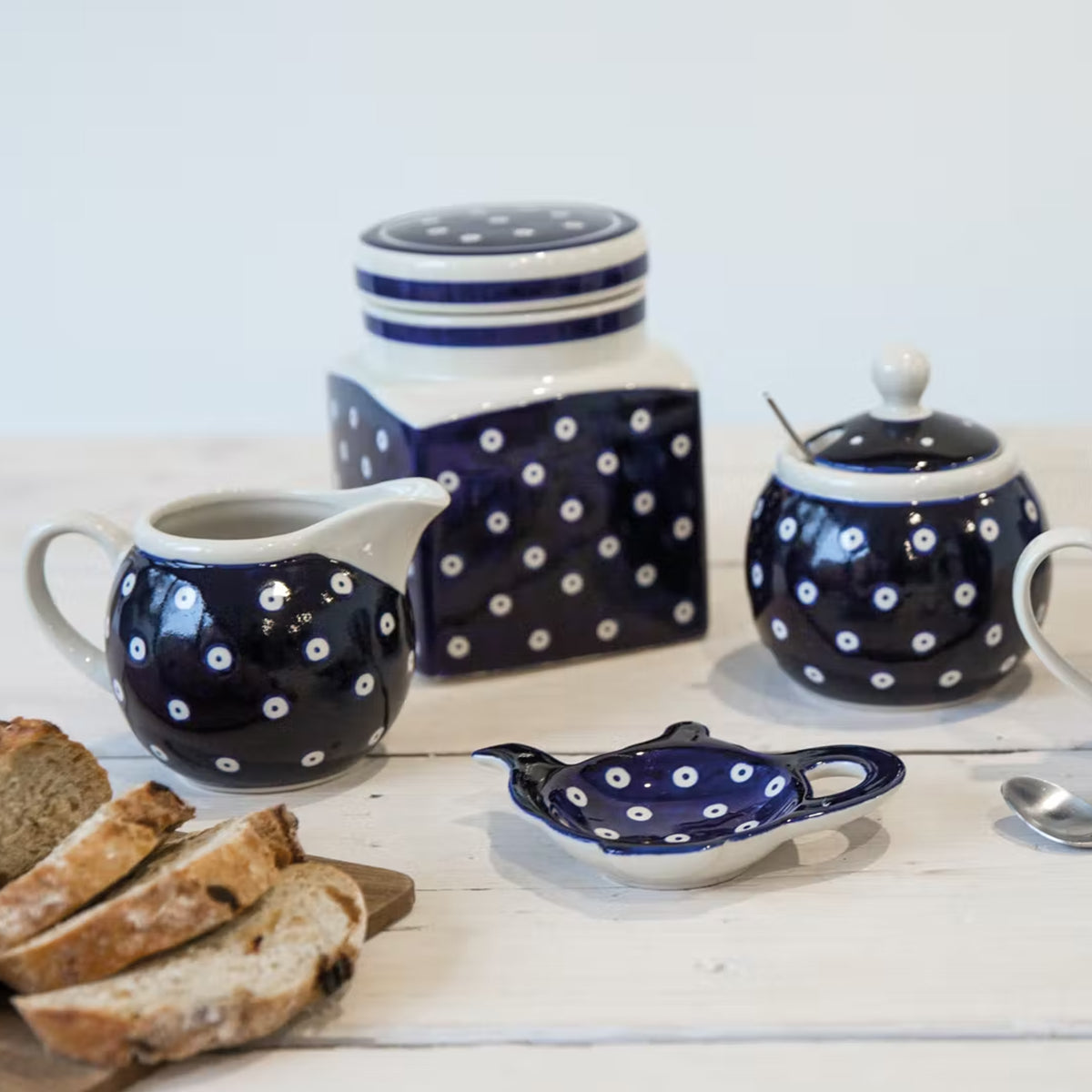 London Pottery, London Pottery Sugar and Creamer Set - Blue and White Circle, Redber Coffee