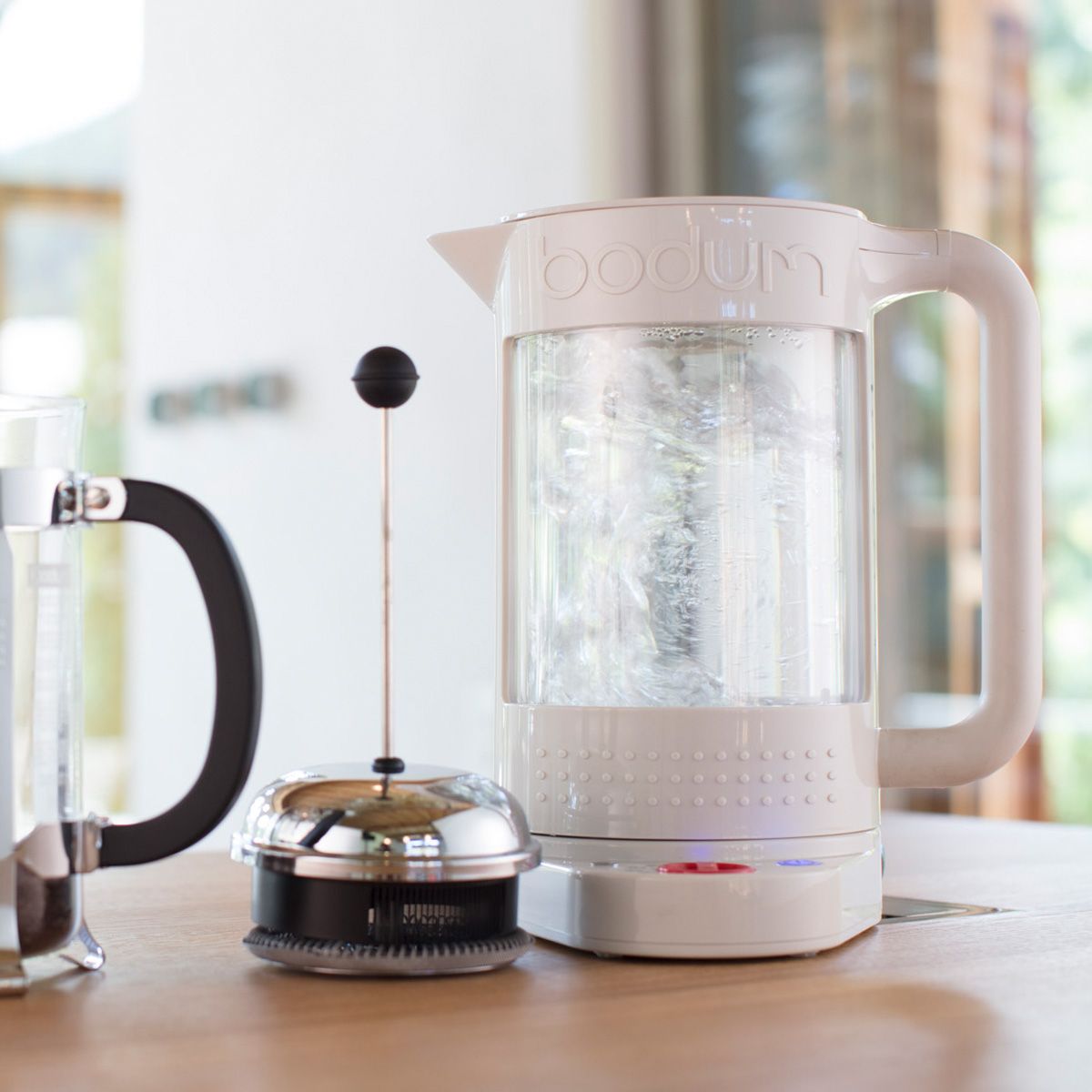 Bodum Bistro Electric Water Kettle Double Wall with Temperature Control, 1.1L, 37oz - White