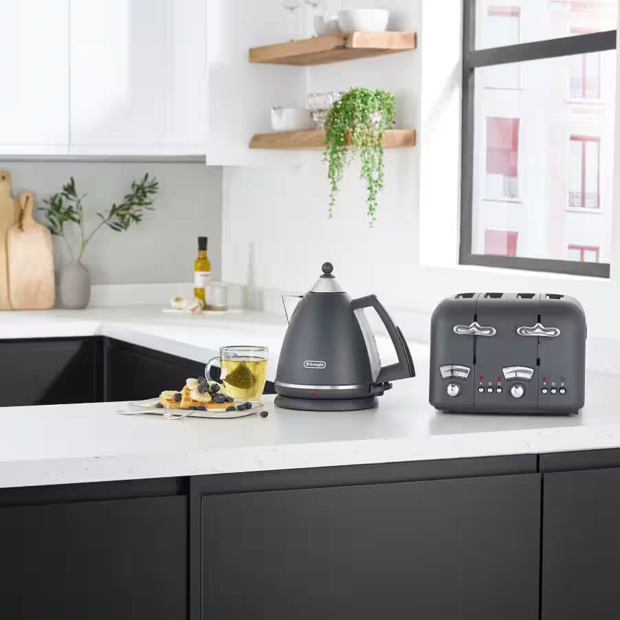 Delonghi 1.7L Argento Electric Kettle - Grey