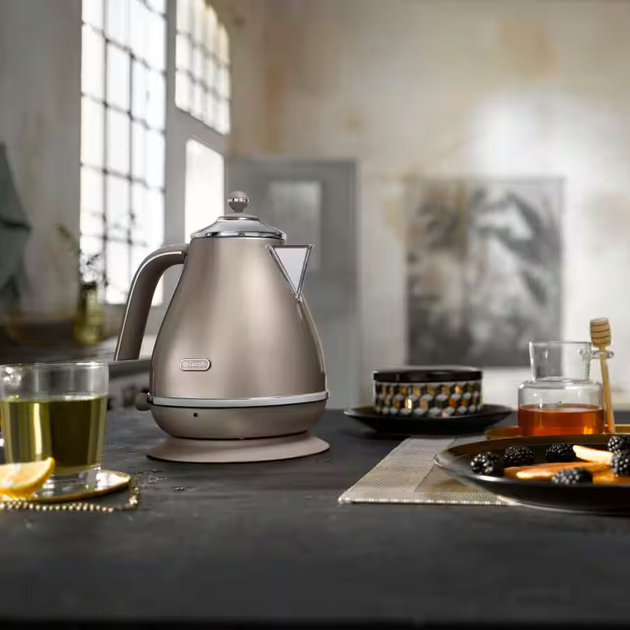 Delonghi Icona Metallics Electric Kettle - Beige Gold