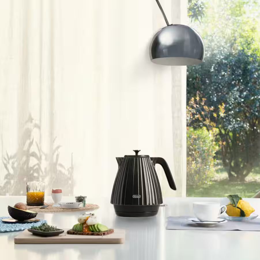 Delonghi Ballerina Electric Kettle - Furnace Black