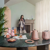 Delonghi Eclettica Electric Kettle - Playful Pink